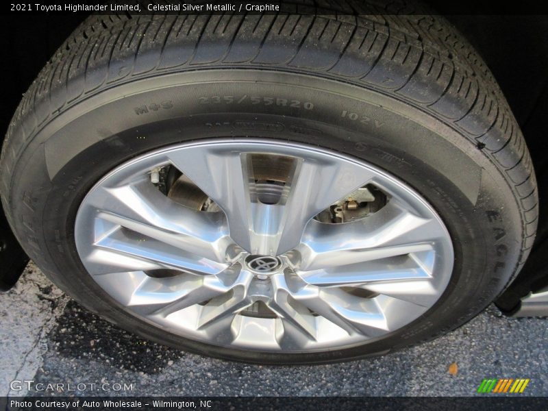 Celestial Silver Metallic / Graphite 2021 Toyota Highlander Limited