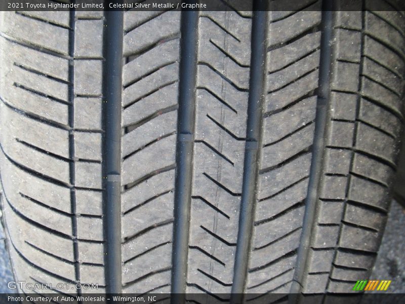 Celestial Silver Metallic / Graphite 2021 Toyota Highlander Limited