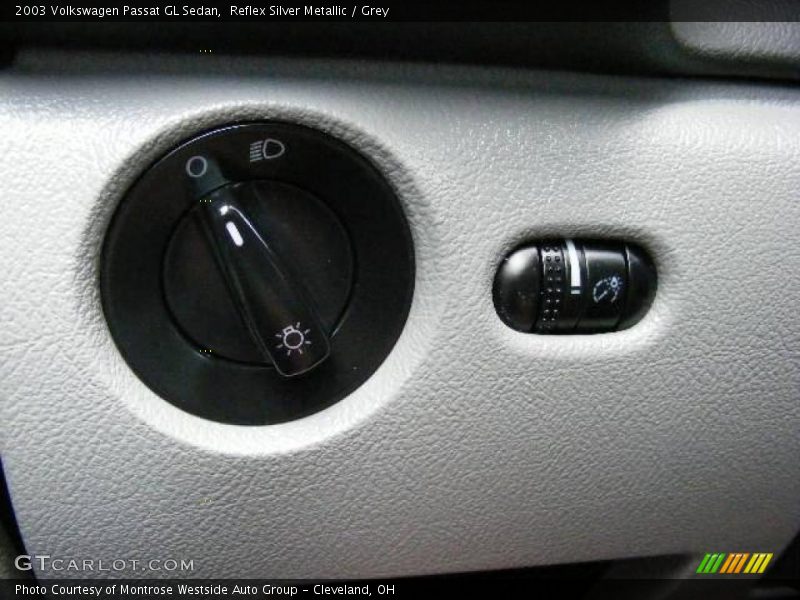 Reflex Silver Metallic / Grey 2003 Volkswagen Passat GL Sedan