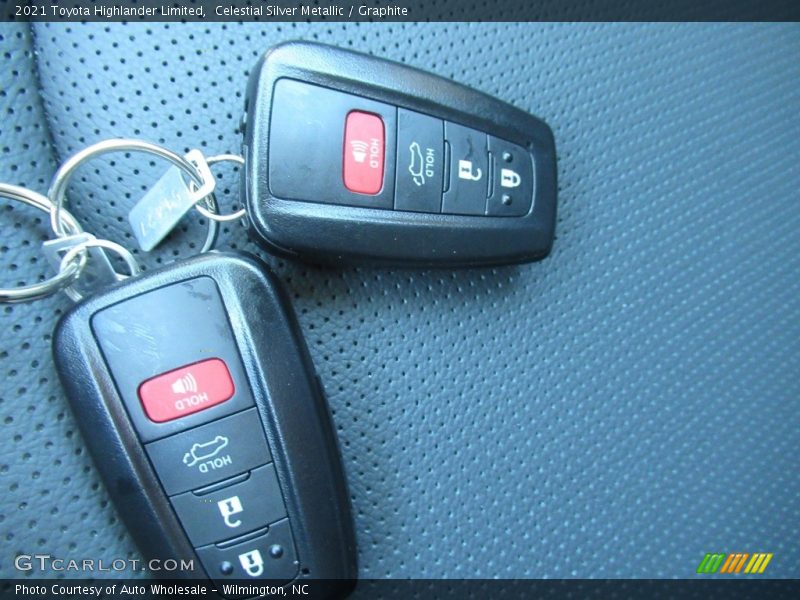 Celestial Silver Metallic / Graphite 2021 Toyota Highlander Limited