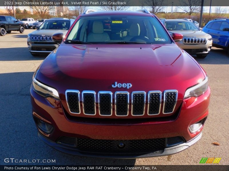 Velvet Red Pearl / Ski Gray/Black 2021 Jeep Cherokee Latitude Lux 4x4
