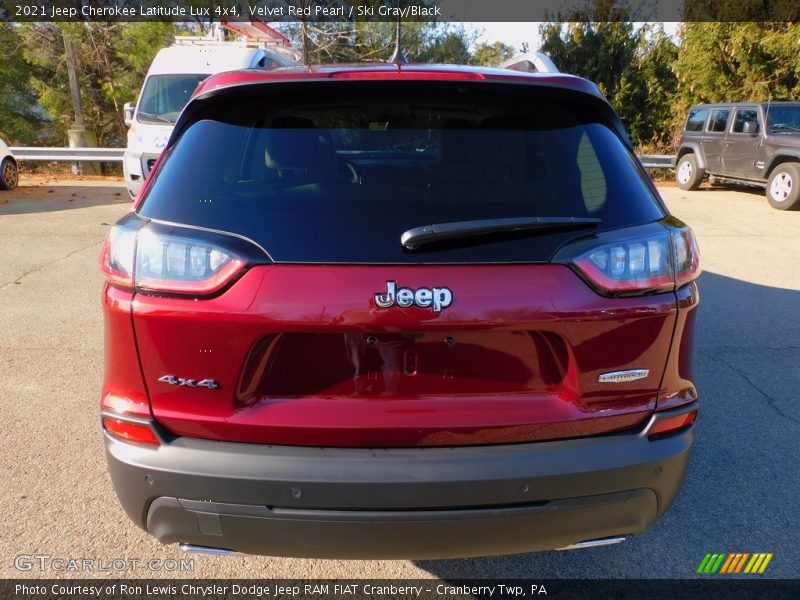Velvet Red Pearl / Ski Gray/Black 2021 Jeep Cherokee Latitude Lux 4x4