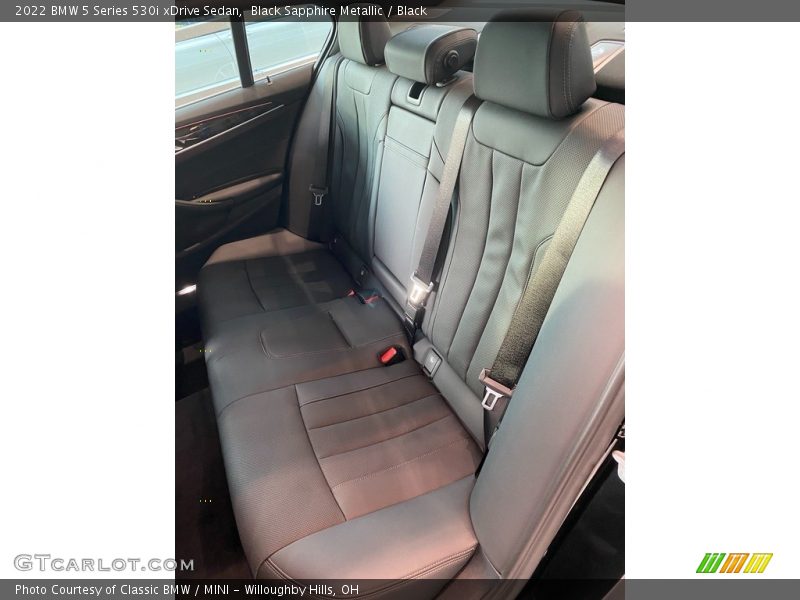 Black Sapphire Metallic / Black 2022 BMW 5 Series 530i xDrive Sedan