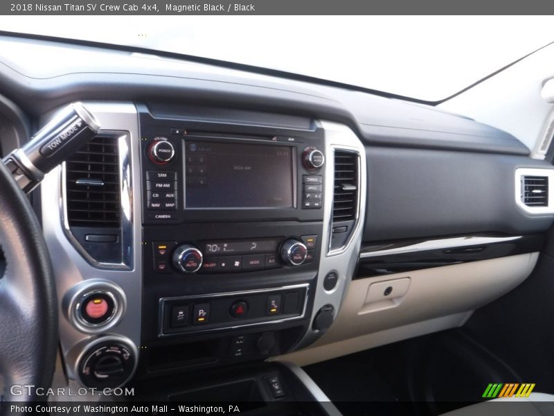 Magnetic Black / Black 2018 Nissan Titan SV Crew Cab 4x4