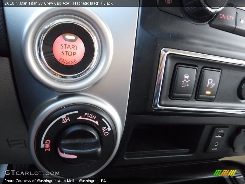 Magnetic Black / Black 2018 Nissan Titan SV Crew Cab 4x4