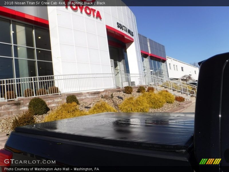 Magnetic Black / Black 2018 Nissan Titan SV Crew Cab 4x4