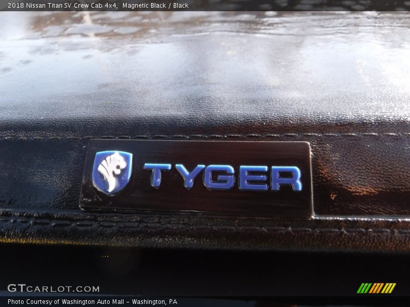 Magnetic Black / Black 2018 Nissan Titan SV Crew Cab 4x4
