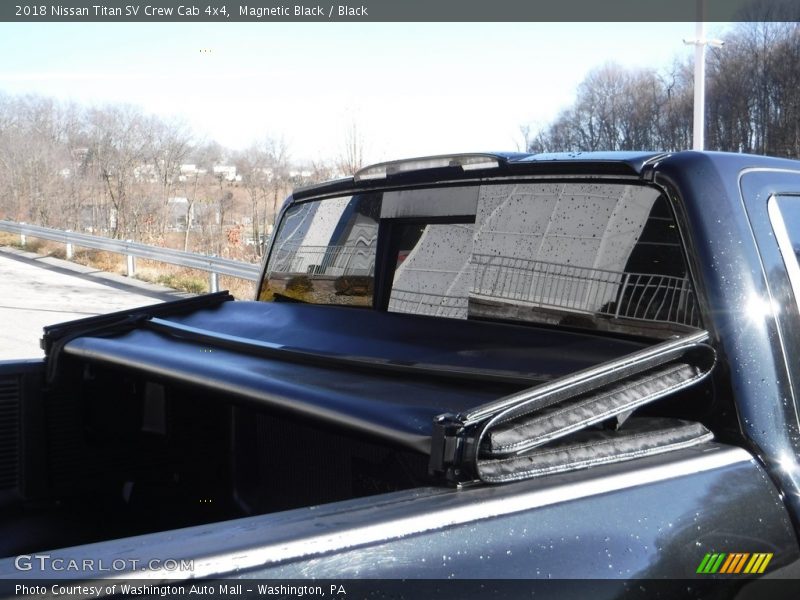 Magnetic Black / Black 2018 Nissan Titan SV Crew Cab 4x4