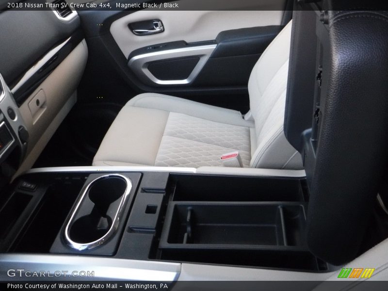 Magnetic Black / Black 2018 Nissan Titan SV Crew Cab 4x4