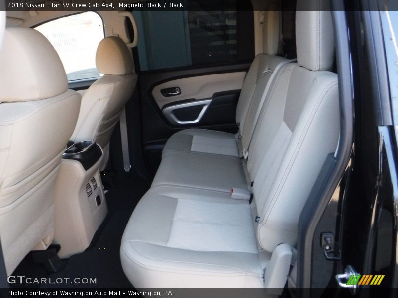 Magnetic Black / Black 2018 Nissan Titan SV Crew Cab 4x4