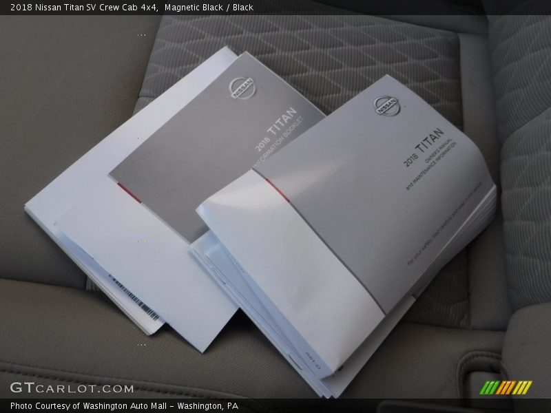 Magnetic Black / Black 2018 Nissan Titan SV Crew Cab 4x4