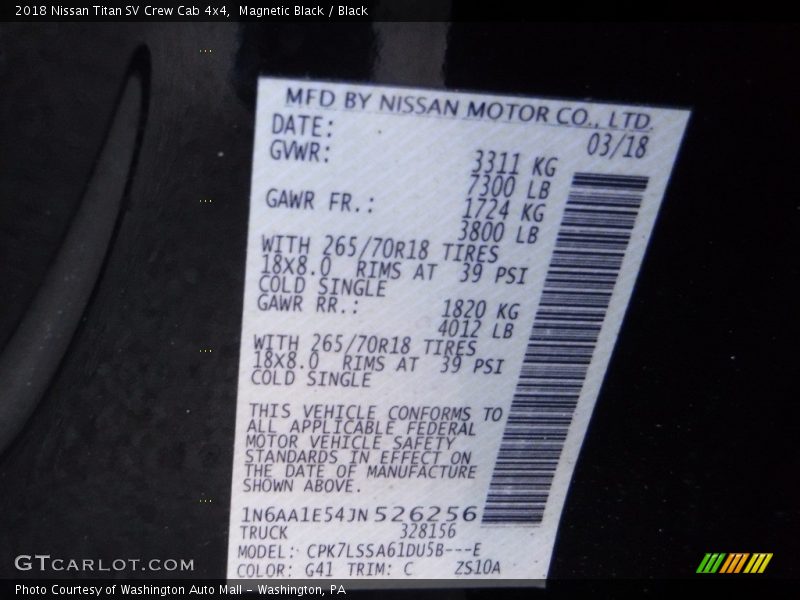 Magnetic Black / Black 2018 Nissan Titan SV Crew Cab 4x4