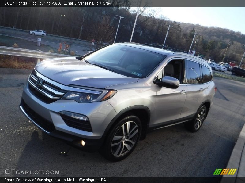 Lunar Silver Metallic / Gray 2017 Honda Pilot Touring AWD