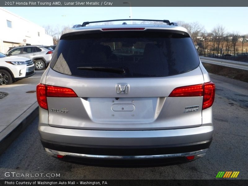 Lunar Silver Metallic / Gray 2017 Honda Pilot Touring AWD
