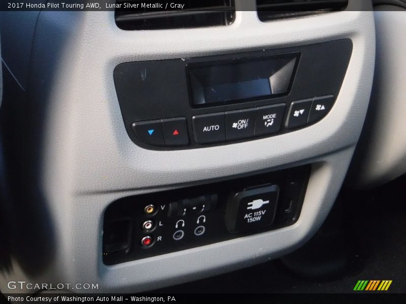 Lunar Silver Metallic / Gray 2017 Honda Pilot Touring AWD