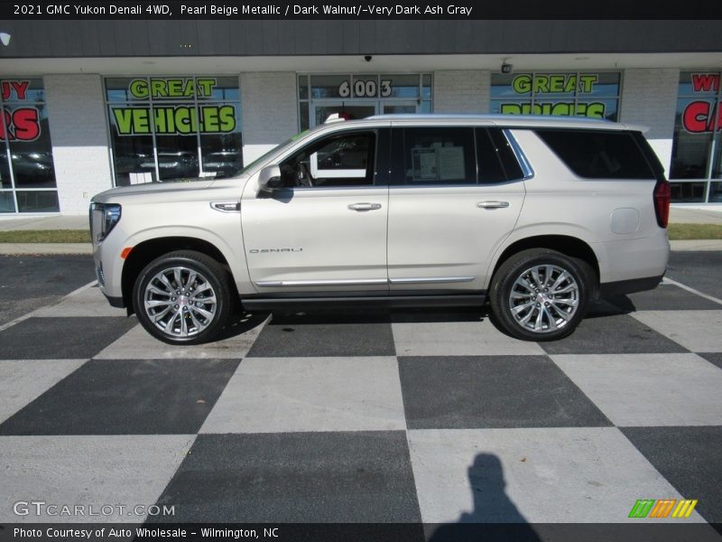 Pearl Beige Metallic / Dark Walnut/­Very Dark Ash Gray 2021 GMC Yukon Denali 4WD