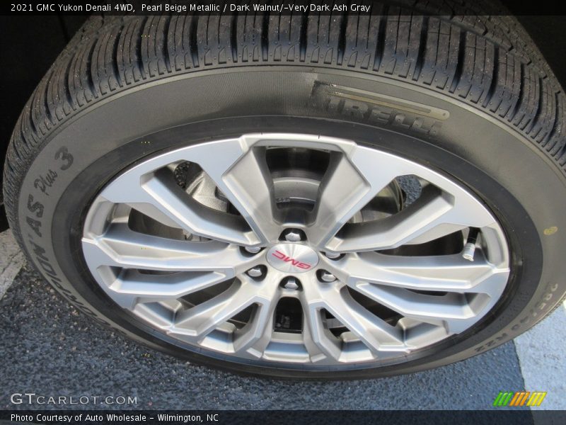 Pearl Beige Metallic / Dark Walnut/­Very Dark Ash Gray 2021 GMC Yukon Denali 4WD