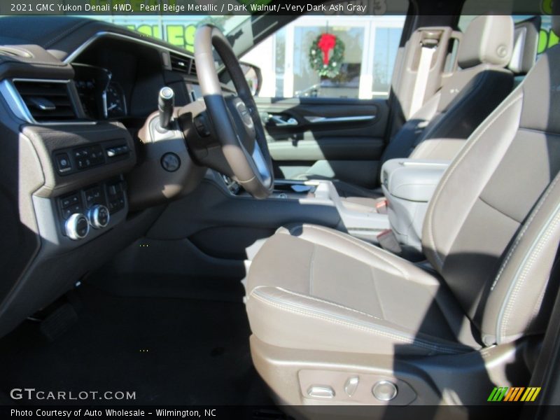 Pearl Beige Metallic / Dark Walnut/­Very Dark Ash Gray 2021 GMC Yukon Denali 4WD