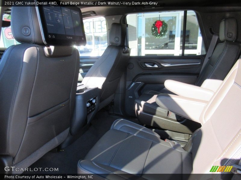 Pearl Beige Metallic / Dark Walnut/­Very Dark Ash Gray 2021 GMC Yukon Denali 4WD