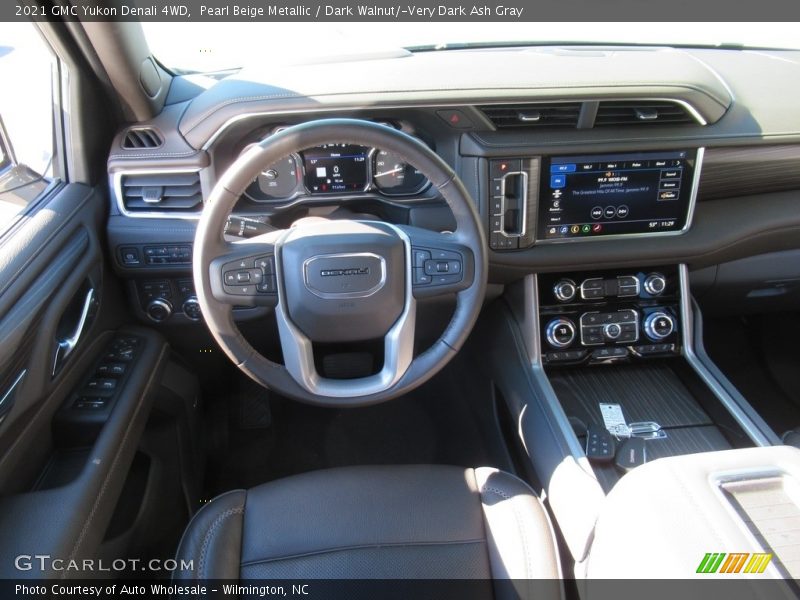 Pearl Beige Metallic / Dark Walnut/­Very Dark Ash Gray 2021 GMC Yukon Denali 4WD