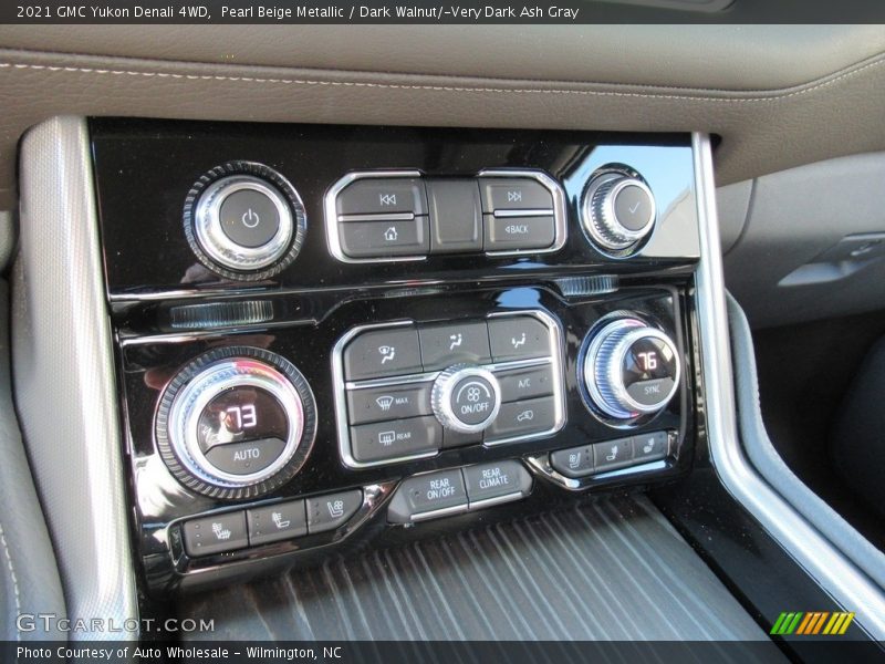 Pearl Beige Metallic / Dark Walnut/­Very Dark Ash Gray 2021 GMC Yukon Denali 4WD