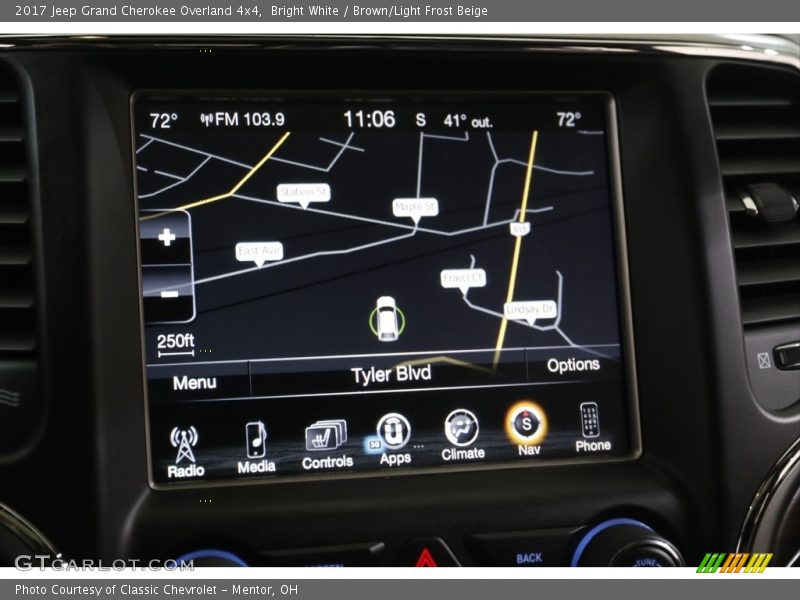 Bright White / Brown/Light Frost Beige 2017 Jeep Grand Cherokee Overland 4x4