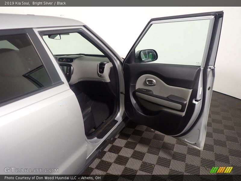 Bright Silver / Black 2019 Kia Soul