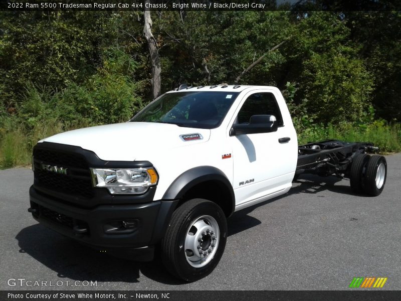 Front 3/4 View of 2022 5500 Tradesman Regular Cab 4x4 Chassis