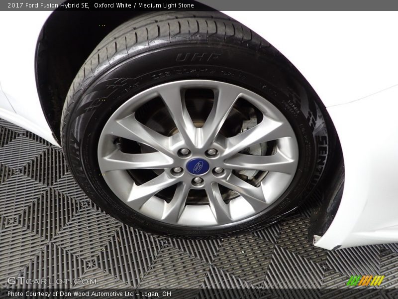 Oxford White / Medium Light Stone 2017 Ford Fusion Hybrid SE