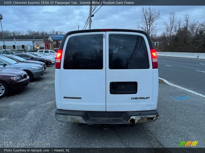 Summit White / Medium Dark Pewter 2005 Chevrolet Express 3500 15 Passenger Van