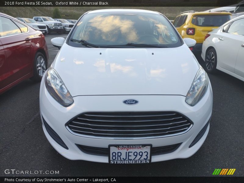 Oxford White / Charcoal Black 2018 Ford Fiesta SE Sedan