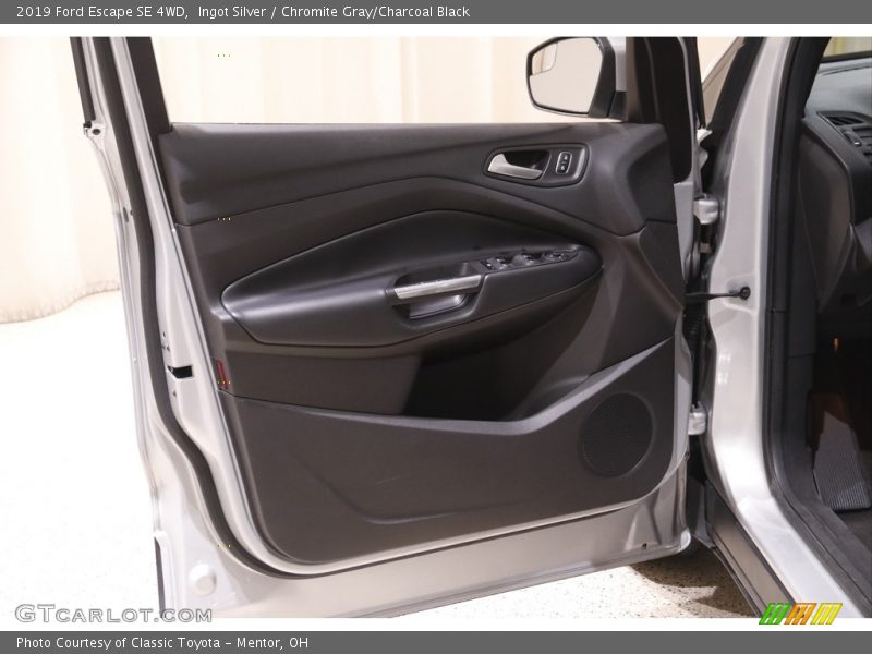 Ingot Silver / Chromite Gray/Charcoal Black 2019 Ford Escape SE 4WD