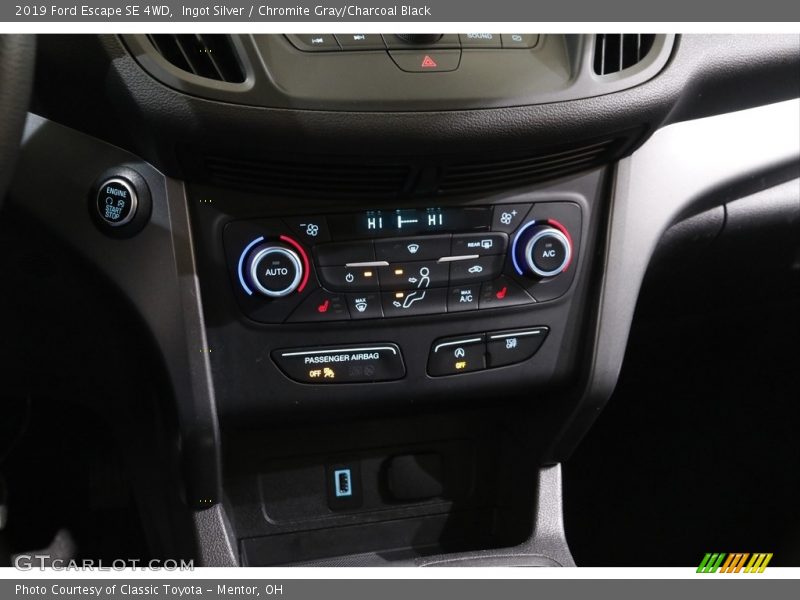Ingot Silver / Chromite Gray/Charcoal Black 2019 Ford Escape SE 4WD