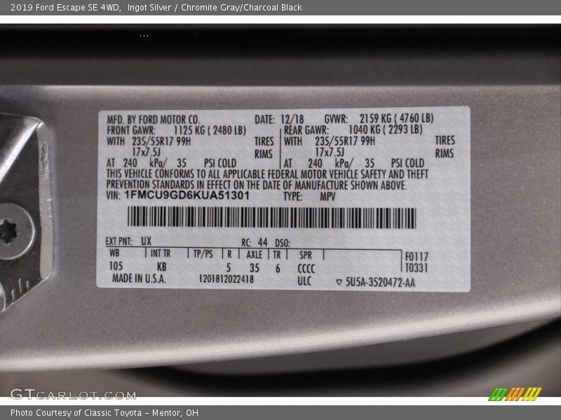 Ingot Silver / Chromite Gray/Charcoal Black 2019 Ford Escape SE 4WD