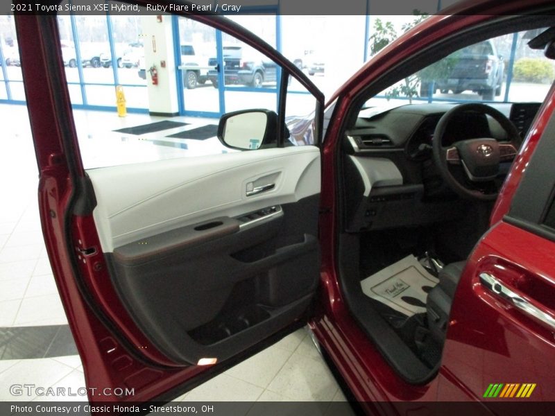 Ruby Flare Pearl / Gray 2021 Toyota Sienna XSE Hybrid
