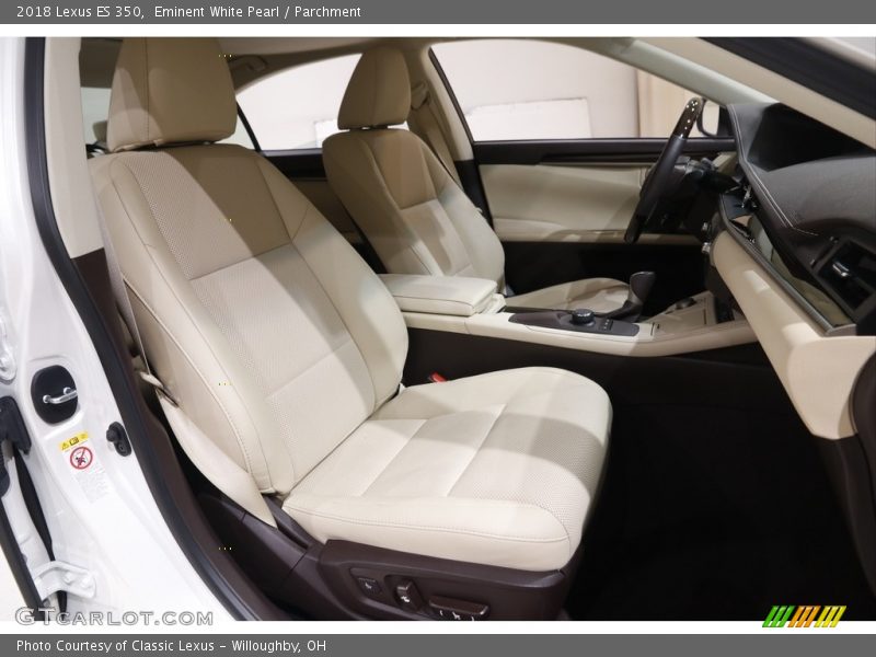Eminent White Pearl / Parchment 2018 Lexus ES 350