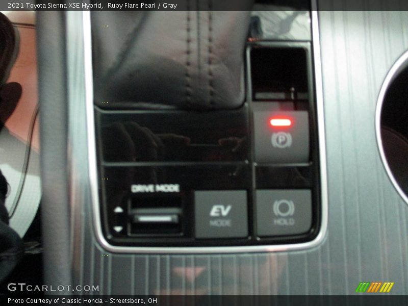 Ruby Flare Pearl / Gray 2021 Toyota Sienna XSE Hybrid