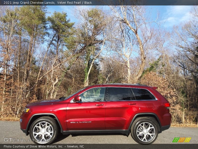 Velvet Red Pearl / Black 2021 Jeep Grand Cherokee Laredo