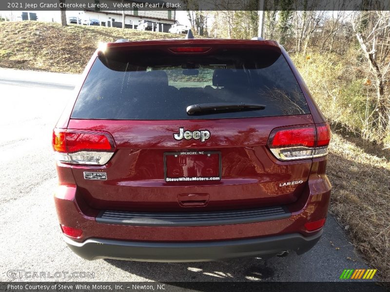 Velvet Red Pearl / Black 2021 Jeep Grand Cherokee Laredo