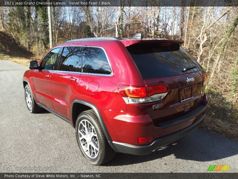 Velvet Red Pearl / Black 2021 Jeep Grand Cherokee Laredo