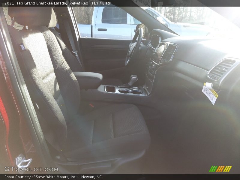 Velvet Red Pearl / Black 2021 Jeep Grand Cherokee Laredo