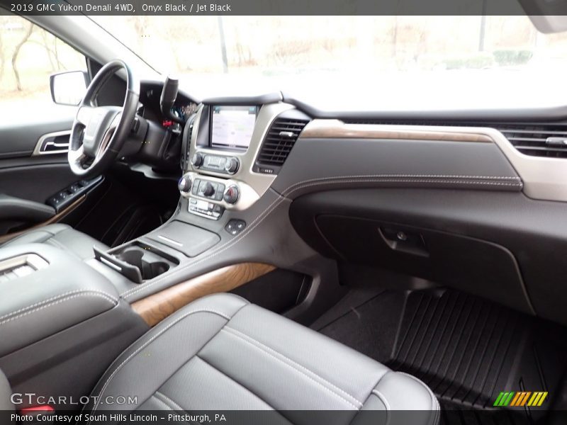 Onyx Black / Jet Black 2019 GMC Yukon Denali 4WD