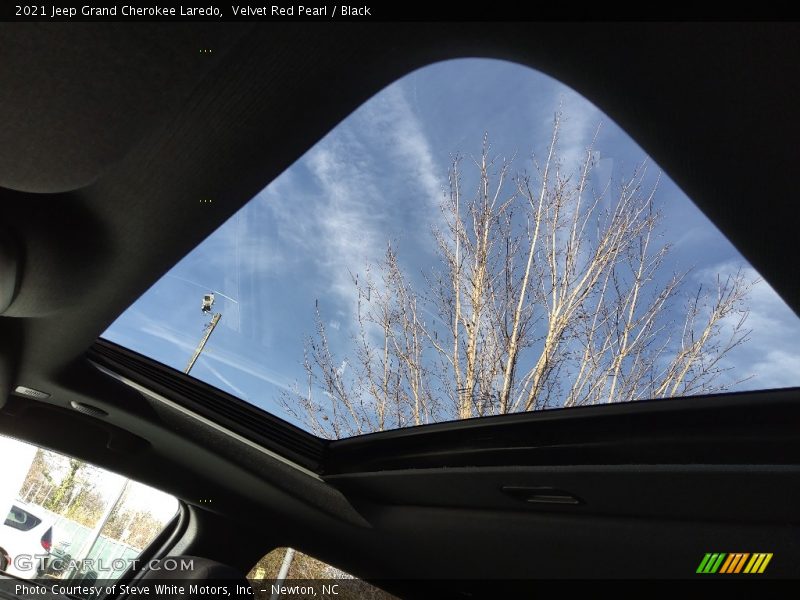 Velvet Red Pearl / Black 2021 Jeep Grand Cherokee Laredo