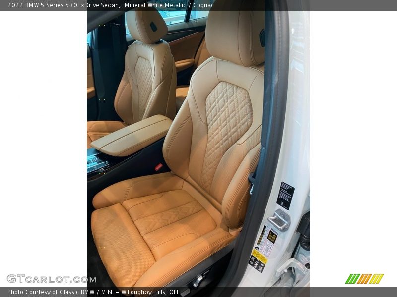 Mineral White Metallic / Cognac 2022 BMW 5 Series 530i xDrive Sedan