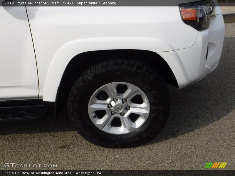 Super White / Graphite 2019 Toyota 4Runner SR5 Premium 4x4