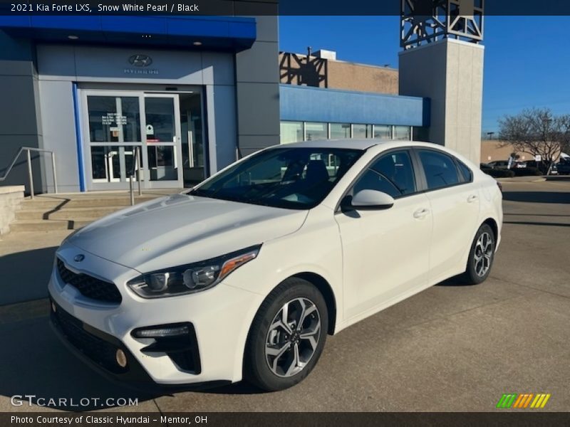 Snow White Pearl / Black 2021 Kia Forte LXS