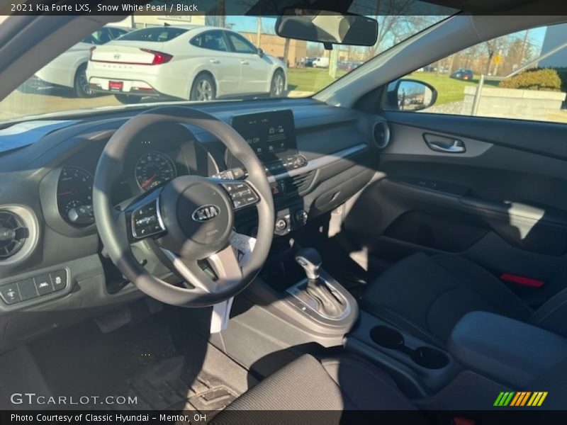 Snow White Pearl / Black 2021 Kia Forte LXS