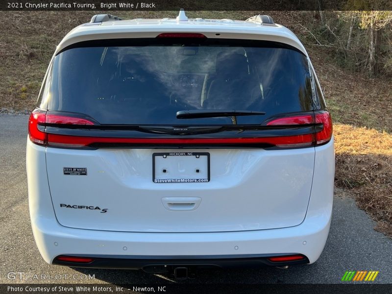 Bright White / Black 2021 Chrysler Pacifica Touring