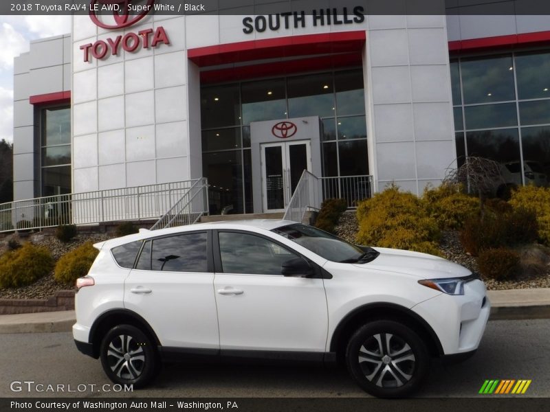 Super White / Black 2018 Toyota RAV4 LE AWD