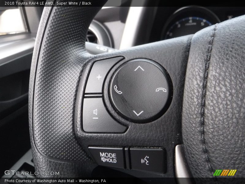 Super White / Black 2018 Toyota RAV4 LE AWD